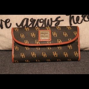 Dooney & Bourke Gretta Continental Clutch